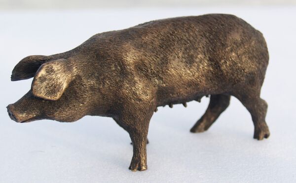Pig (standing) - Sculpture